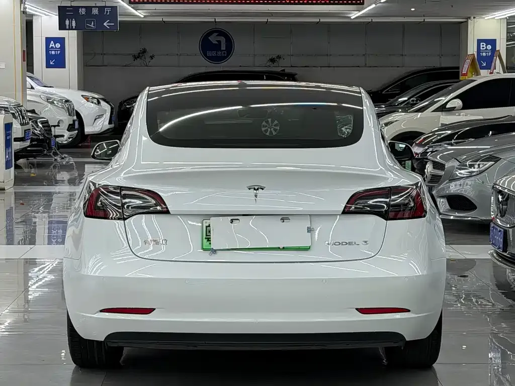 Tesla Model 3 — фото 8
