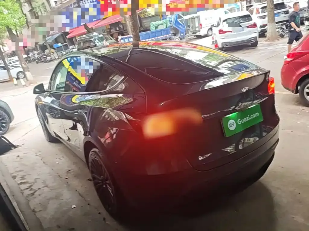 Tesla Model Y — фото 10