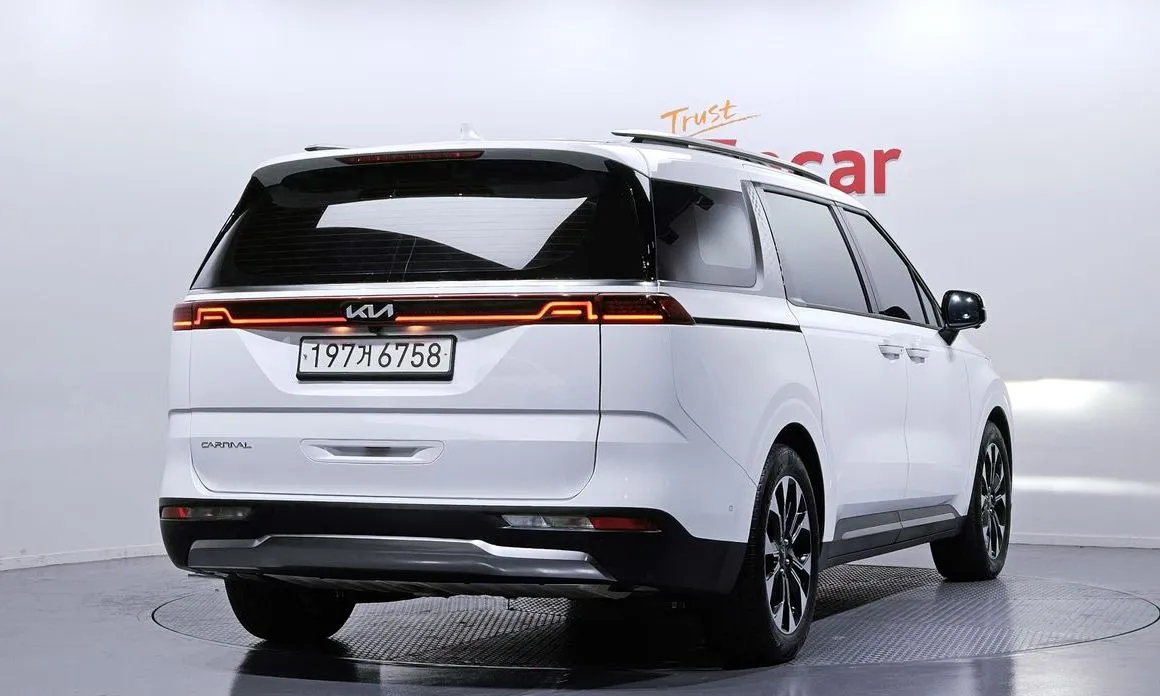 Kia Carnival — фото 3