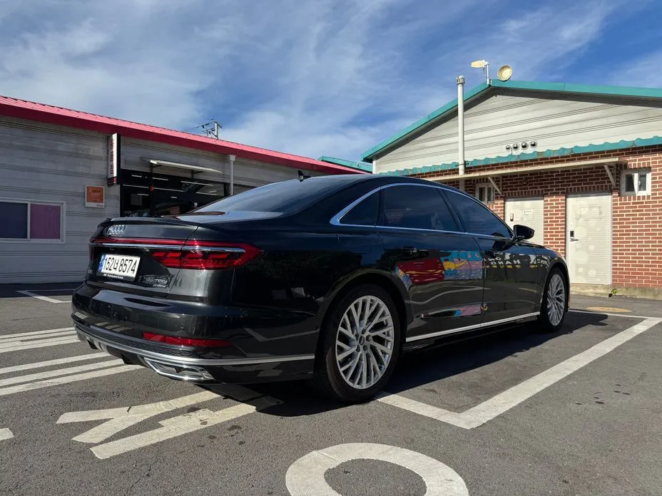 Audi A8 — фото 10
