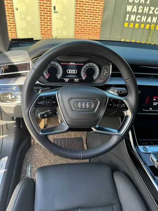Audi A8 — фото 4
