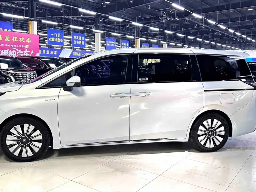 GAC Motor 传祺E8 PHEV — фото 4