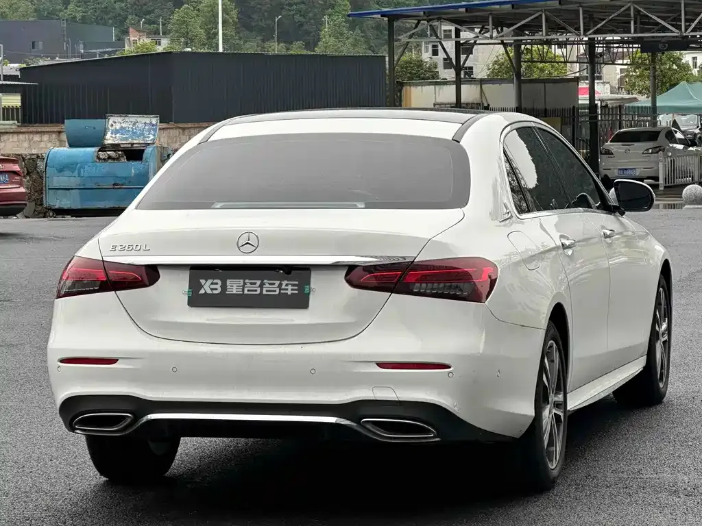 Mercedes-Benz E-Class — фото 10