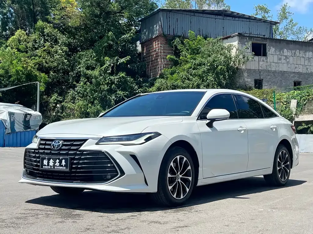 Toyota Avalon — фото 1