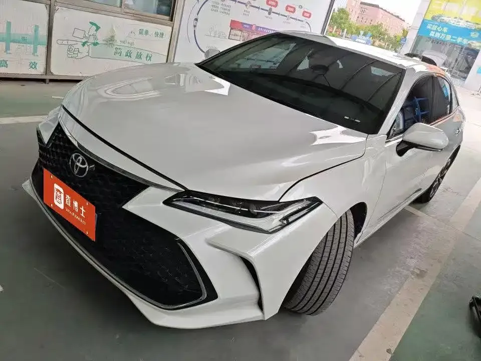 Toyota Avalon — фото 1