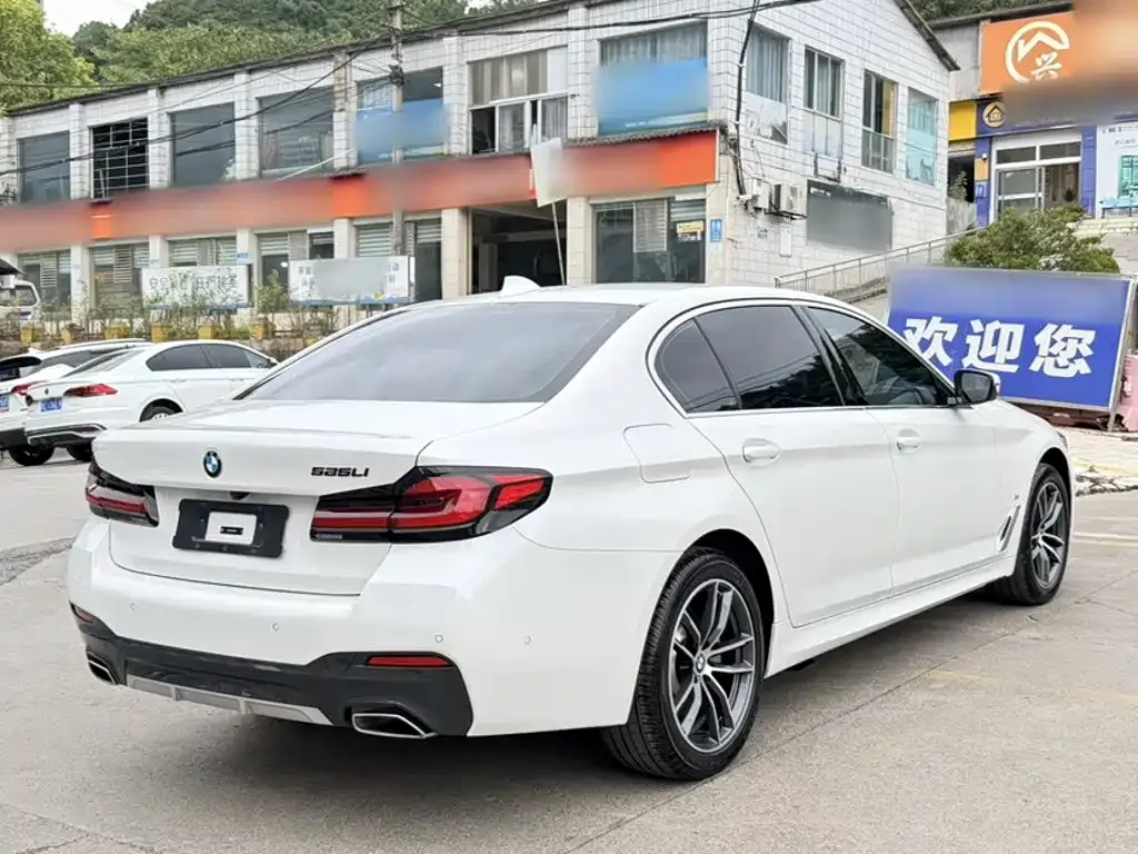 BMW 5 Series — фото 10