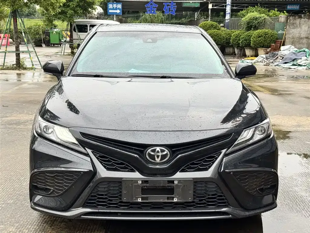 Toyota Camry — фото 6