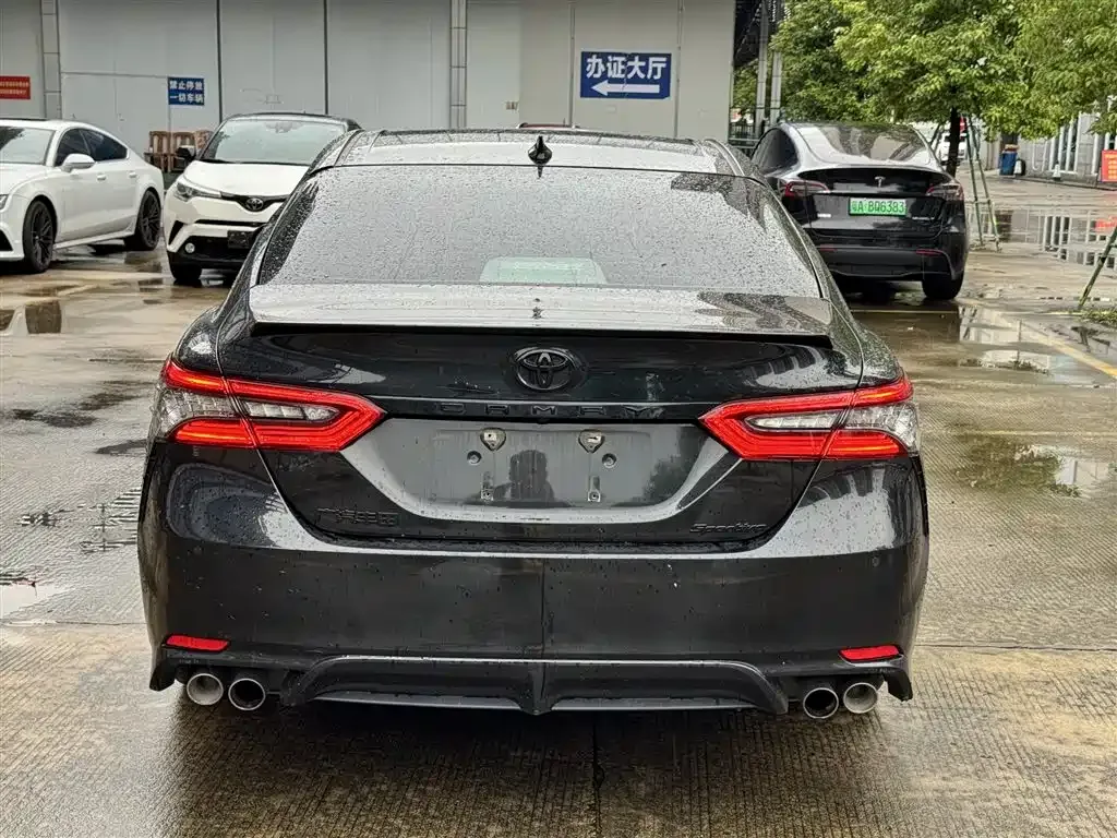 Toyota Camry — фото 8