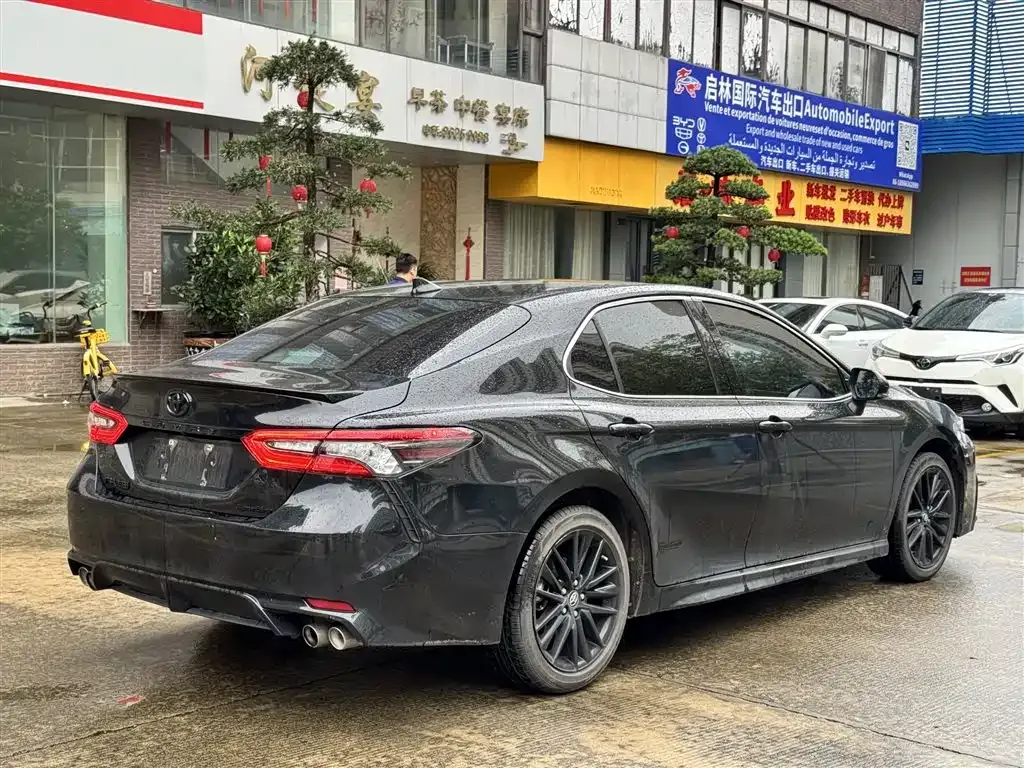 Toyota Camry — фото 9