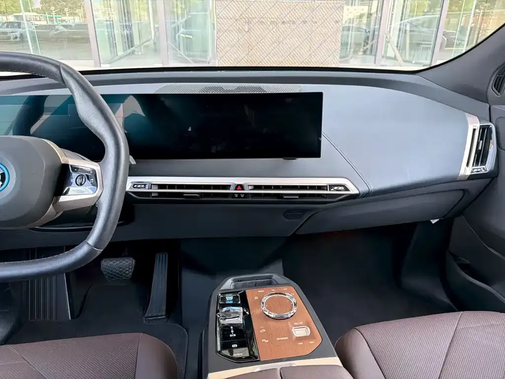 BMW iX — фото 3