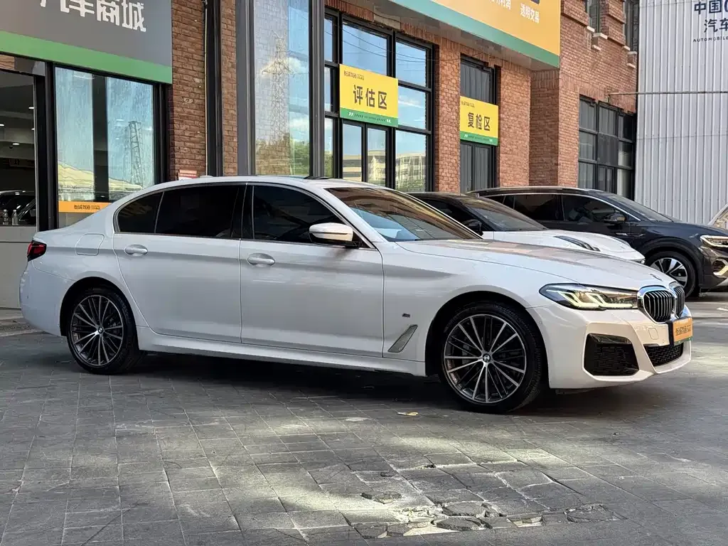 BMW 5 Series — фото 10