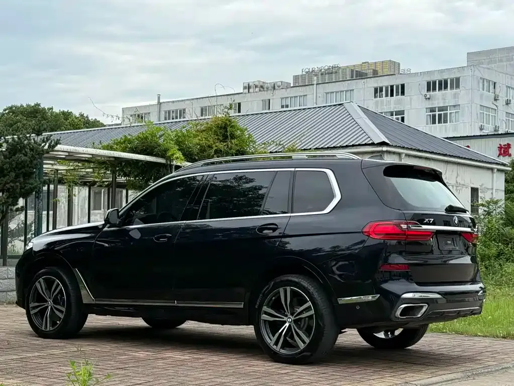 BMW X7 — фото 3