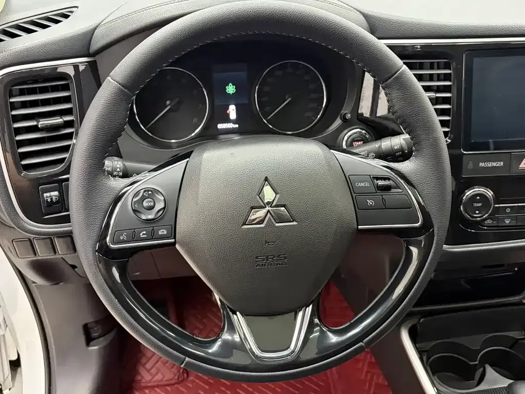 Mitsubishi Outlander — фото 3