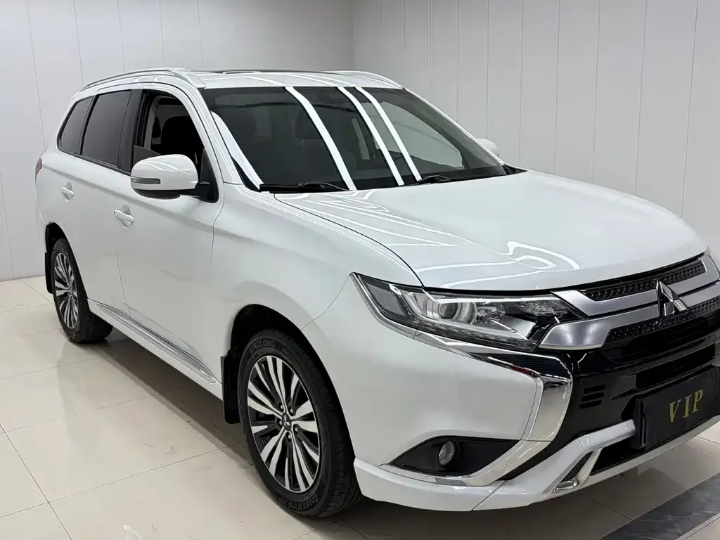 Mitsubishi Outlander — фото 5