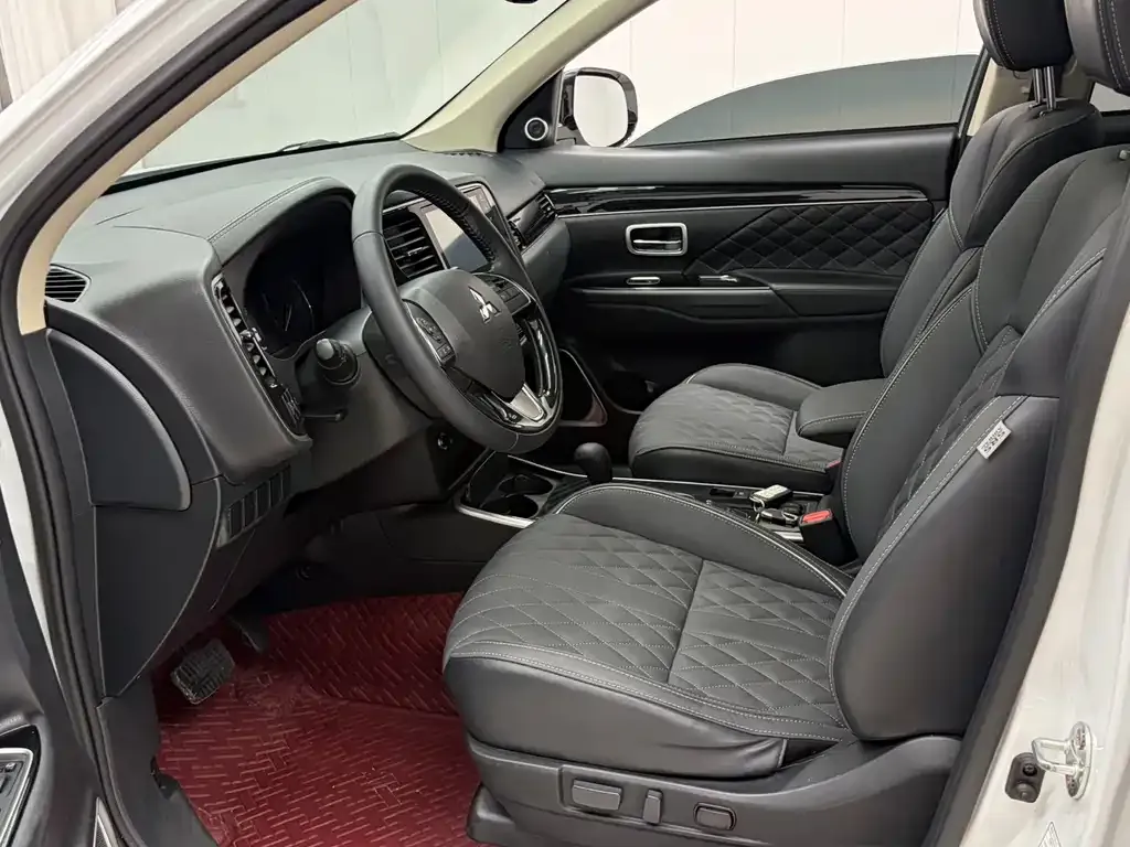 Mitsubishi Outlander — фото 10