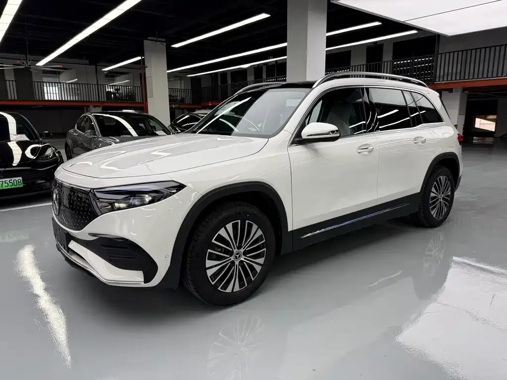 Mercedes-Benz EQB — фото 1
