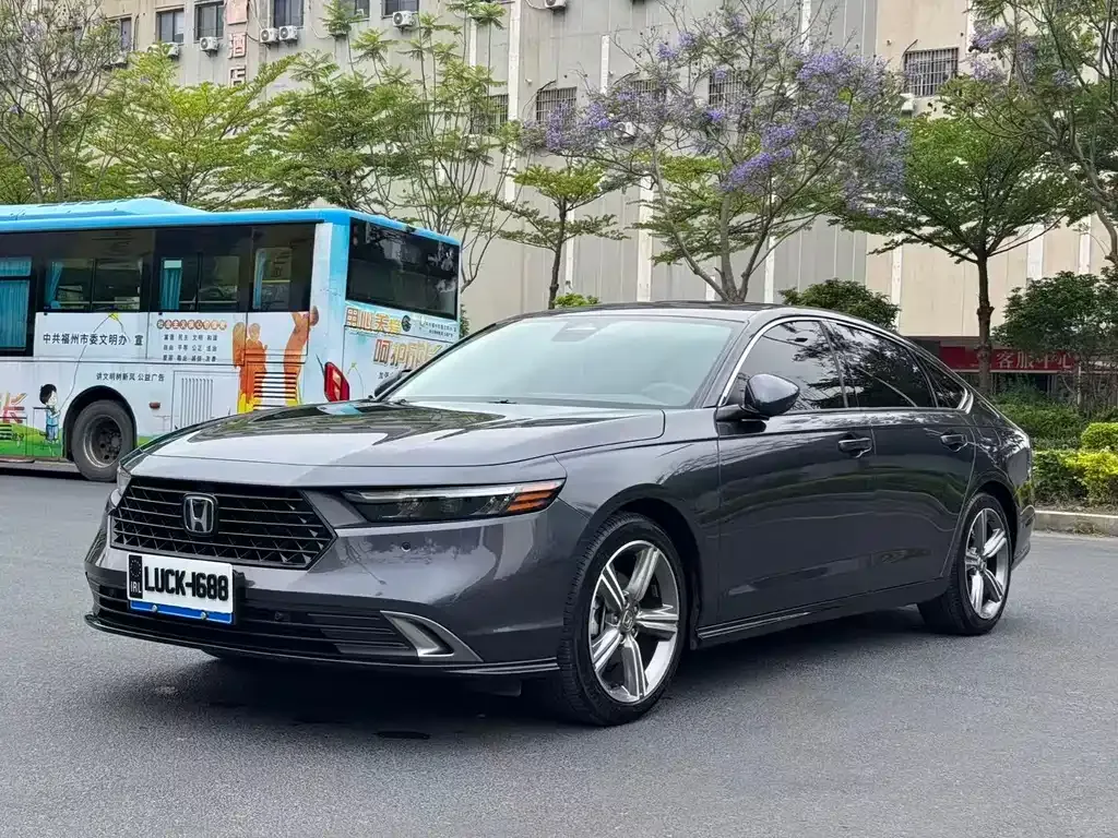 Honda Accord — фото 1