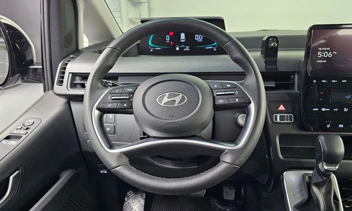 Hyundai Staria — фото 3
