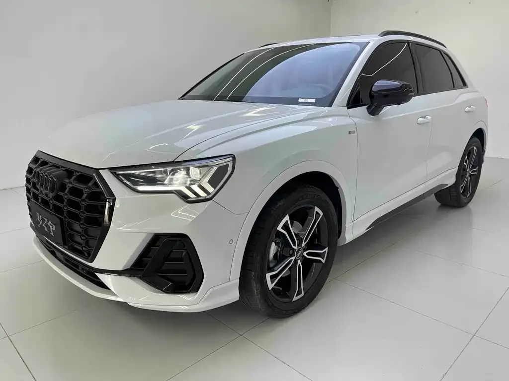 Audi Q3 — фото 1