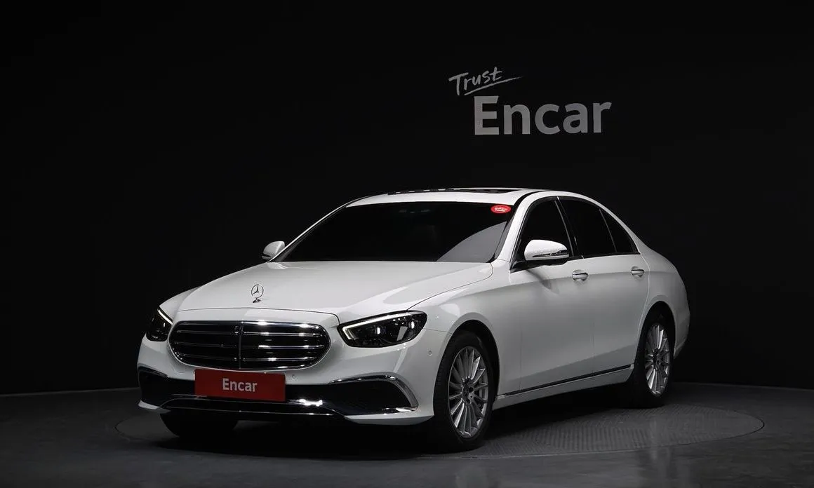Mercedes-Benz E-Class — фото 1