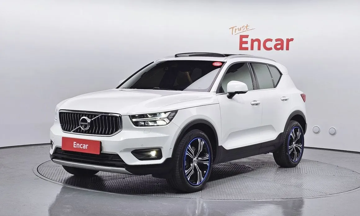 Volvo XC40 — фото 1