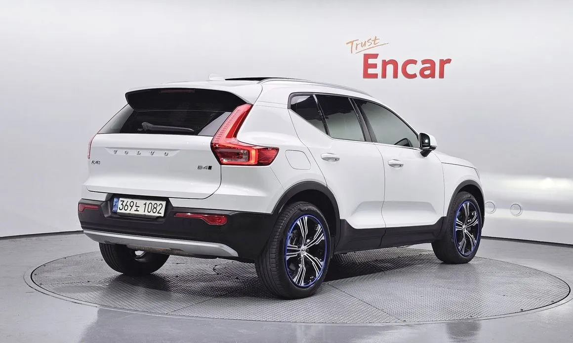 Volvo XC40 — фото 5