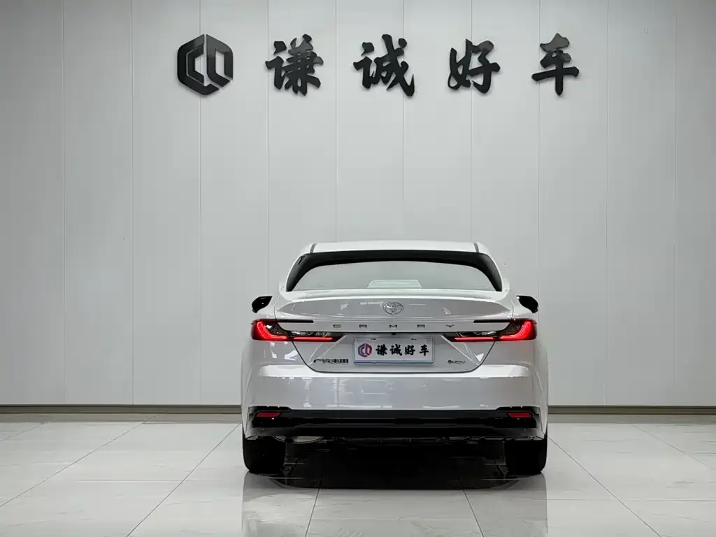 Toyota Camry — фото 5