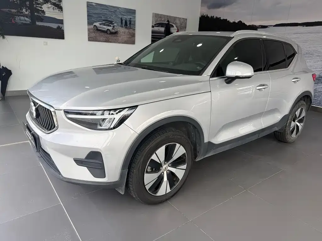 Volvo XC40 — фото 4