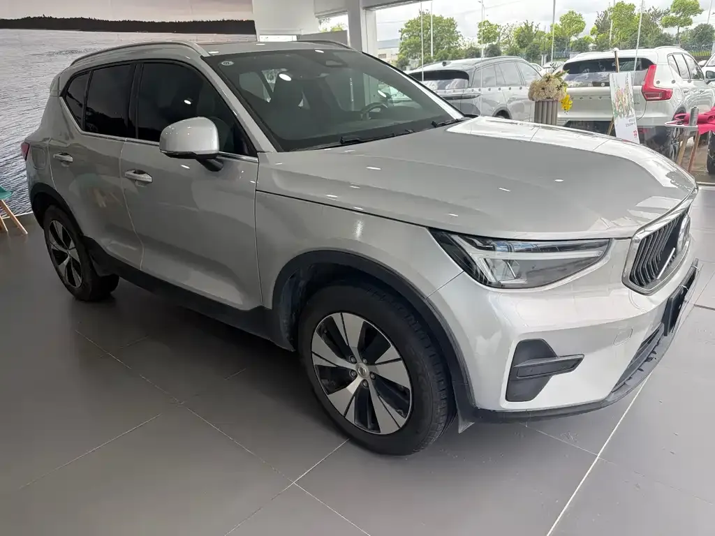 Volvo XC40 — фото 3