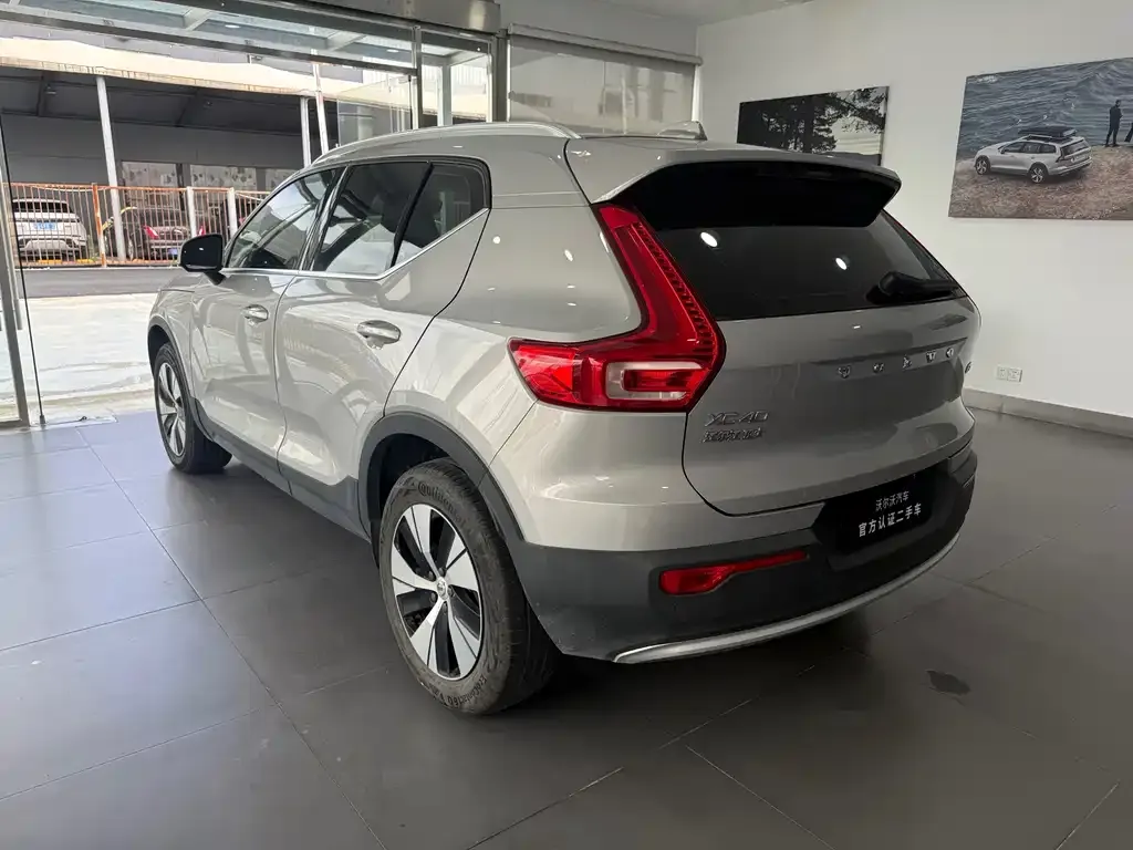 Volvo XC40 — фото 8