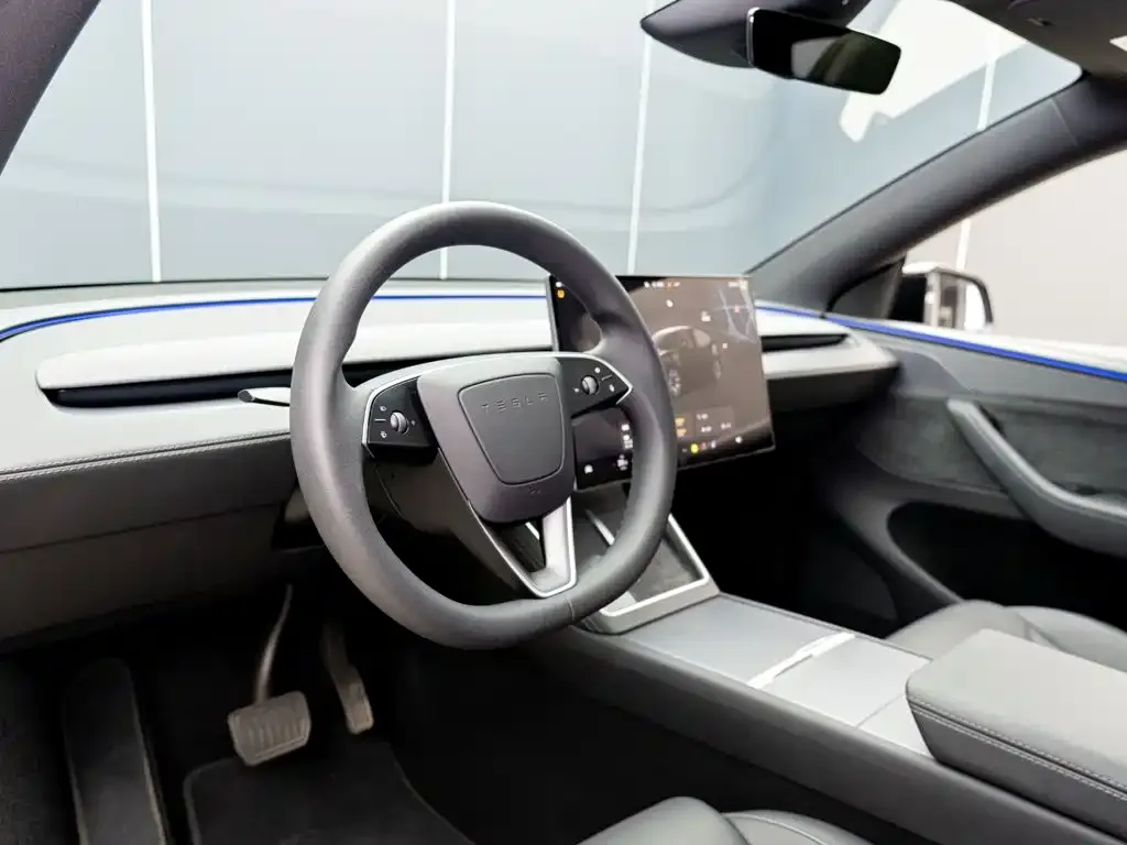 Tesla Model Y L — фото 6