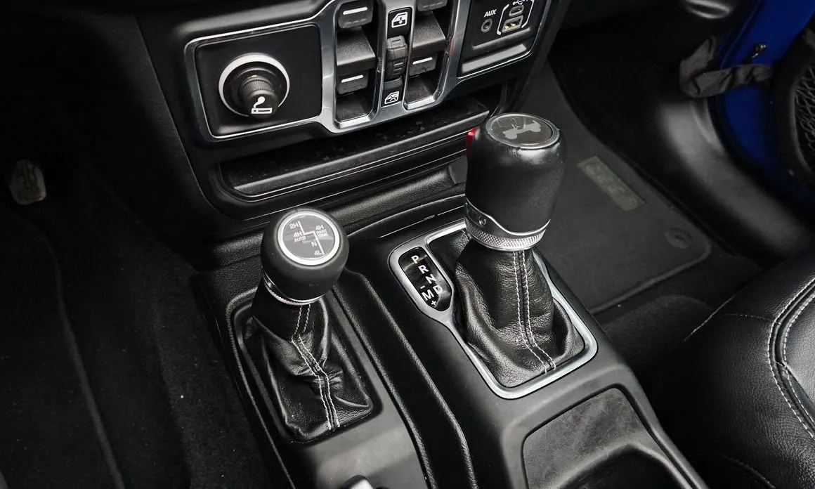 Jeep Wrangler — фото 7