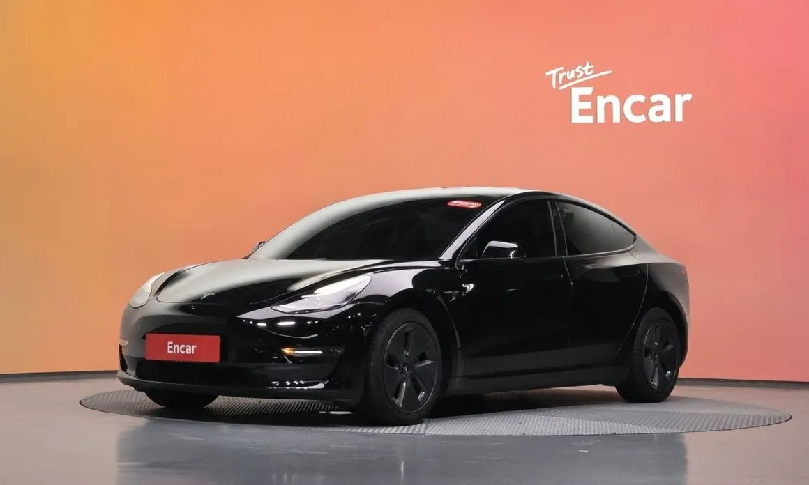 Tesla Model 3 — фото 1