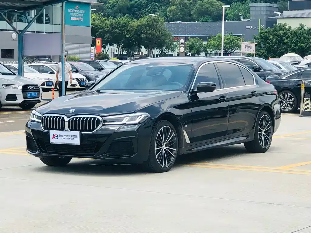 BMW 5 Series — фото 1