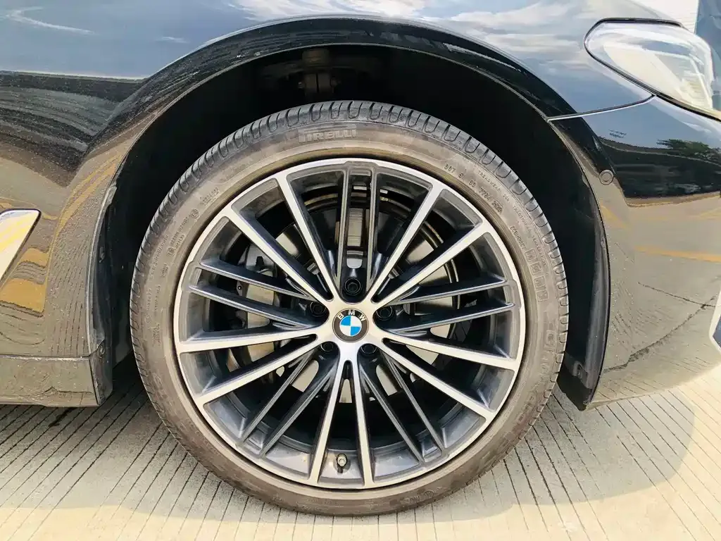 BMW 5 Series — фото 2