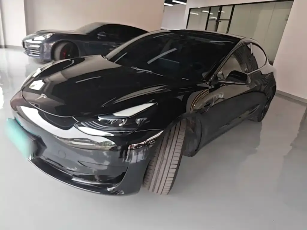 Tesla Model 3 — фото 1