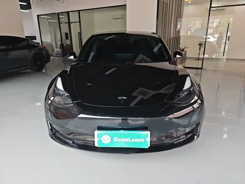 Tesla Model 3 — фото 8