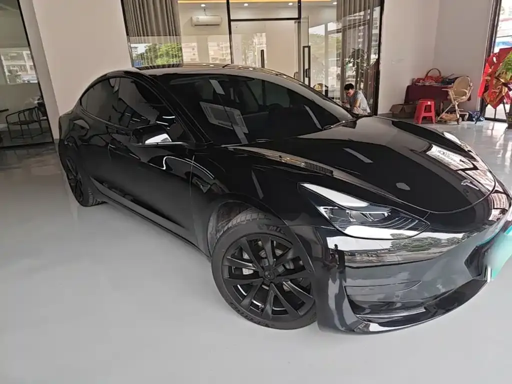 Tesla Model 3 — фото 10
