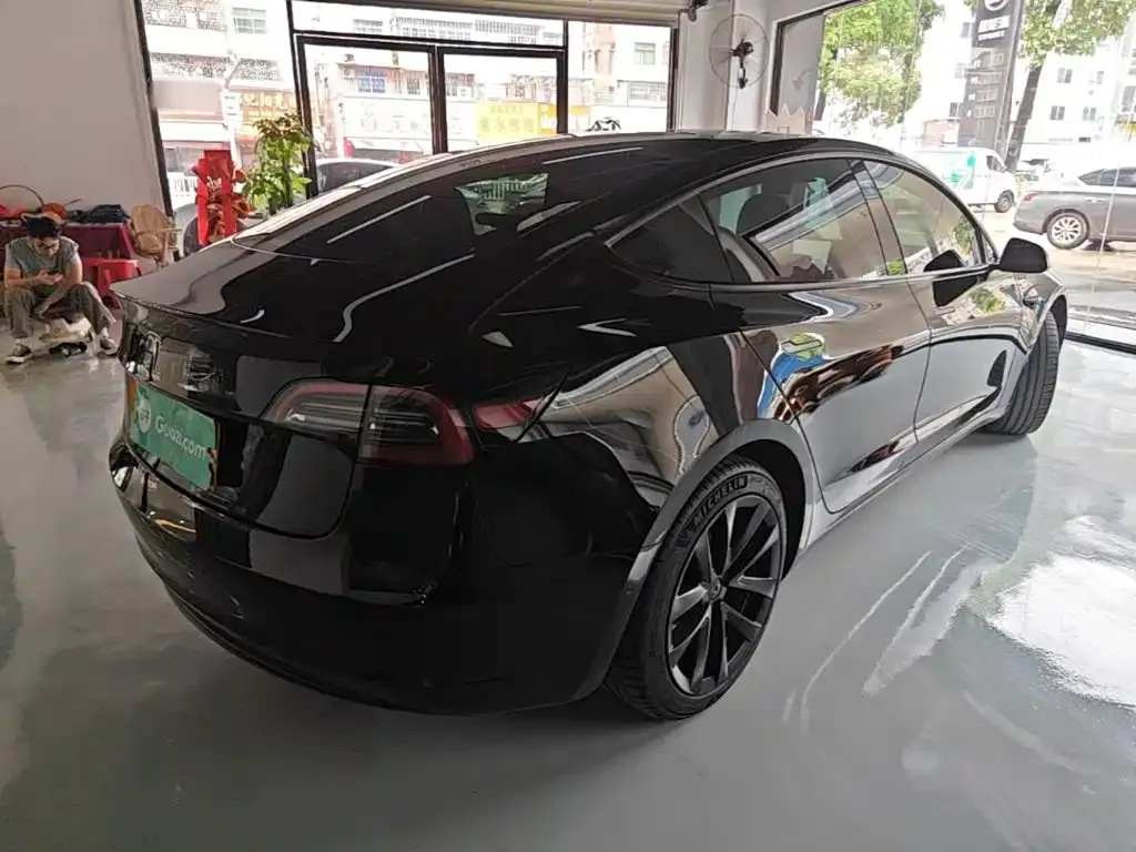 Tesla Model 3 — фото 2