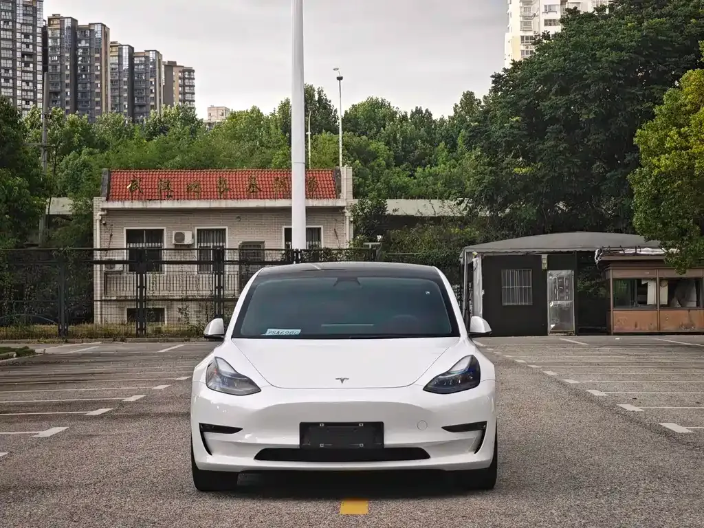 Tesla Model 3 — фото 4