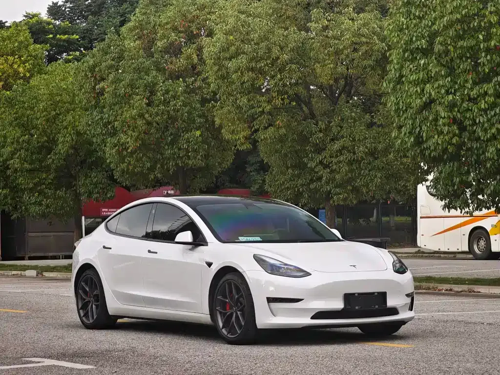 Tesla Model 3 — фото 5