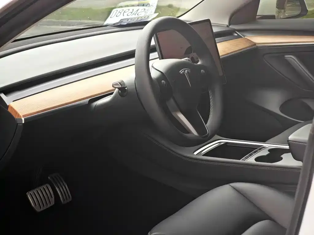 Tesla Model 3 — фото 9