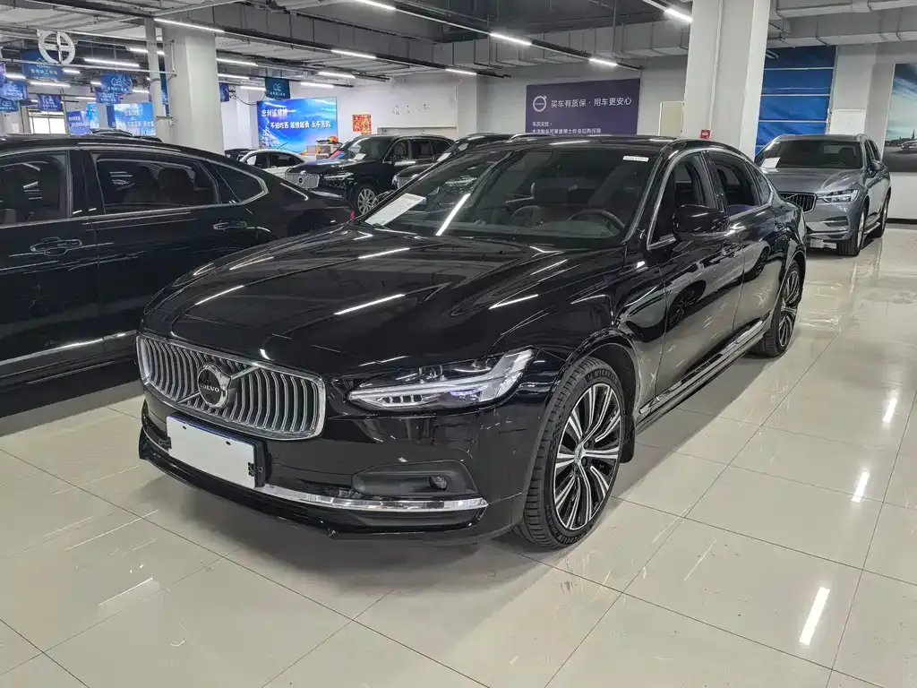 Volvo S90 — фото 1