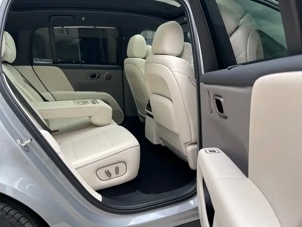 Li Auto i6 — фото 10