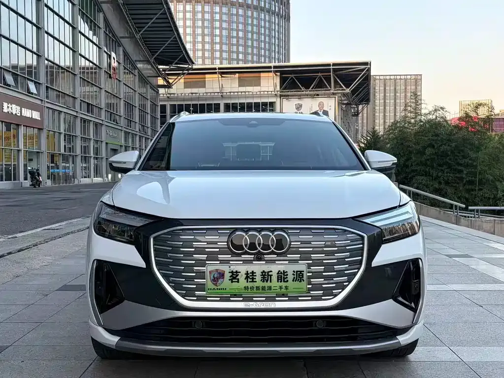 Audi Q4 e-tron — фото 10