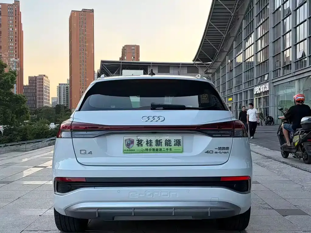 Audi Q4 e-tron — фото 8