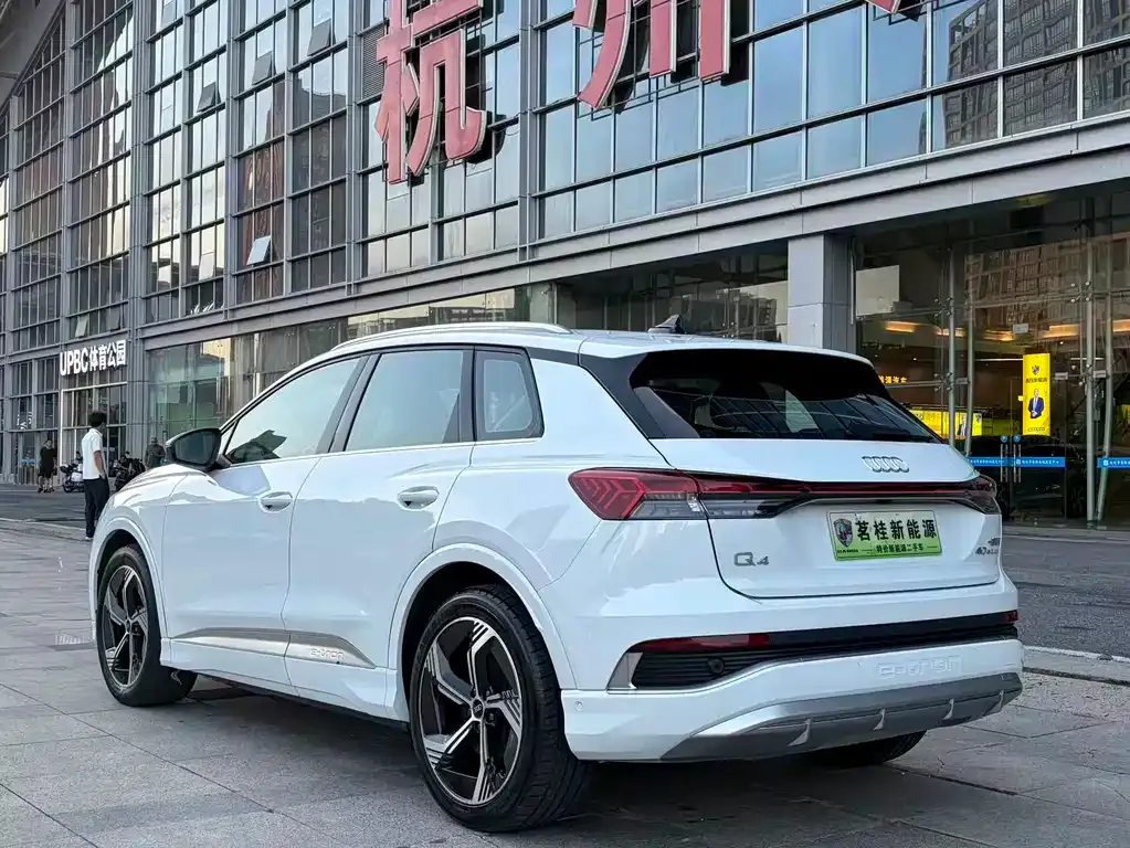 Audi Q4 e-tron — фото 4