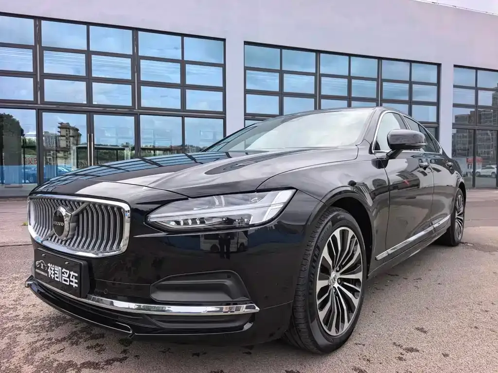 Volvo S90 — фото 1