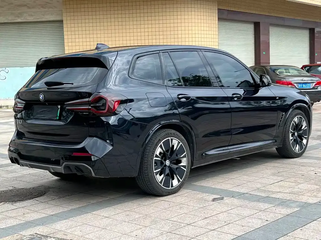 BMW iX3 — фото 10
