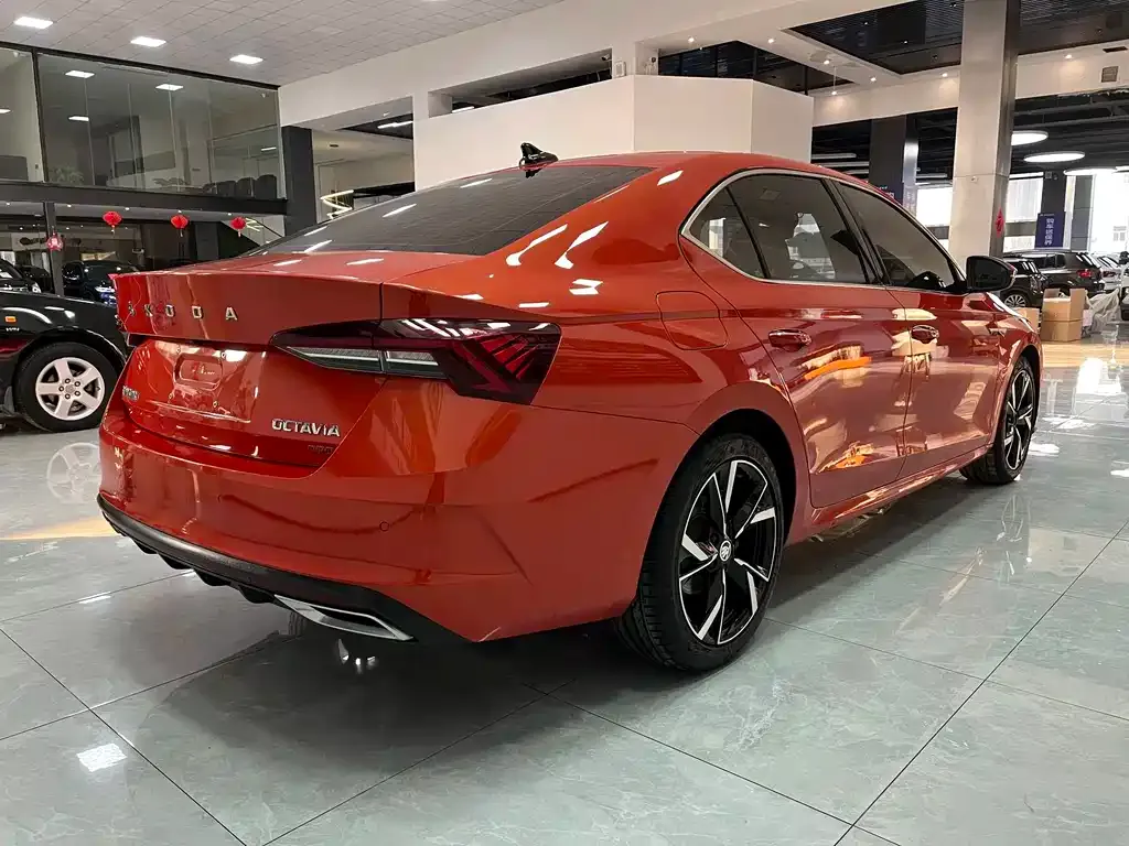 Skoda Octavia — фото 10